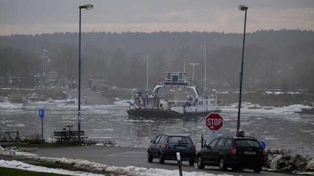 Nach Eisgang: Elbfähre "Tanja" fährt wieder