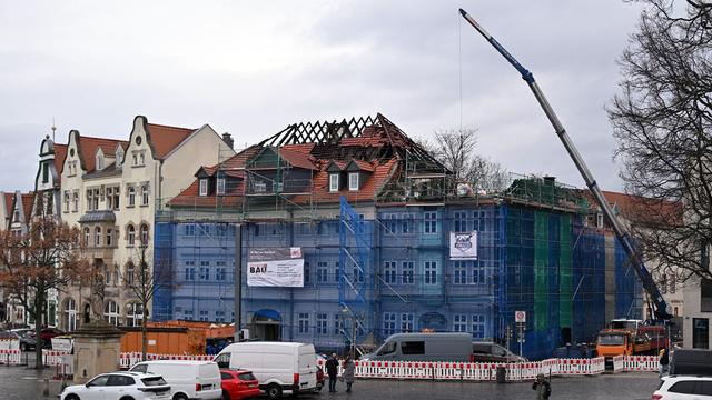 Brände: Ermittlungen zum Brand am Erfurter Domplatz dauern an