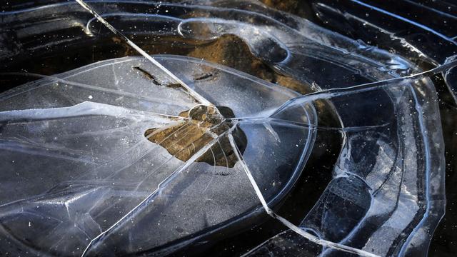 Rettungseinsatz: Feuerwehr rettet Jugendlichen aus zugefrorenem See