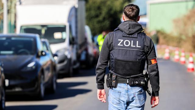 53 Millionen Steuerschaden: Illegale Zigarettenfabrik in Düsseldorf – Prozess gestartet