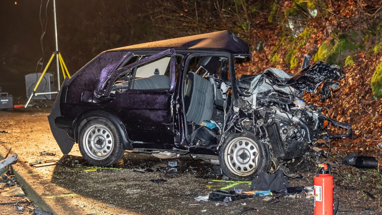 Unfälle: Zwei Menschen sterben bei Unfall in Wipperfürth