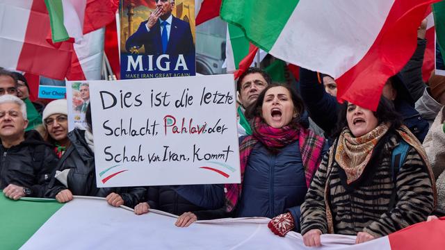 International: 13.000 demonstrieren gegen islamisches System in Iran