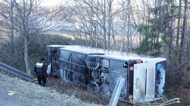 Busunfall: Busunfall mit mehreren Verletzten in Thüringen