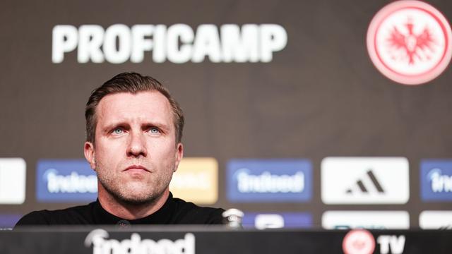 Fußball-Bundesliga: Eintracht auf Trainersuche: Nur ein Spiel für Schmitt?