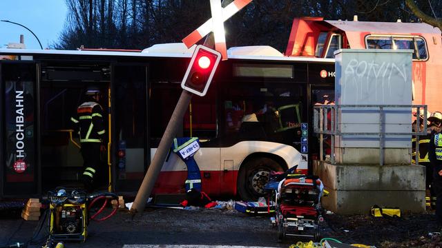 Unfälle: Polizei sucht nach tödlichem Unfall an Bahnübergang Zeugen