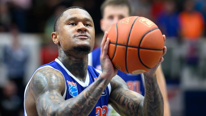 Basketball: Charles Callison traf im Schlussviertel drei Dreier in Folge.