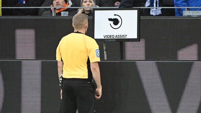 Fußball-Regeln: Mehr Macht für Video-Referees: Auch Ecken auf Prüfstand