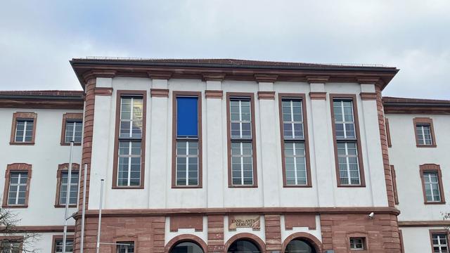 Prozess: Tödliche Messerattacke in Hanau – Angeklagter schweigt