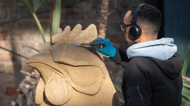 Ausstellung: Blindes Huhn aus Sand - auf Rügen entstehen neue Skulpturen