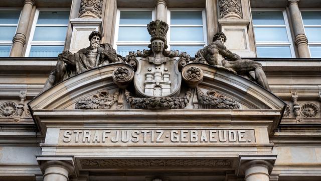 Urteile: Nach Messerangriff: Fast fünf Jahre Haft für 24-Jährige