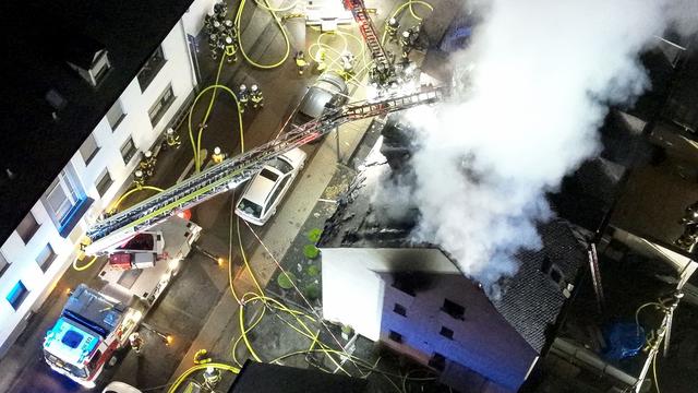 Feuerwehreinsatz: Sechsstelliger Schaden bei Dachstuhlbrand