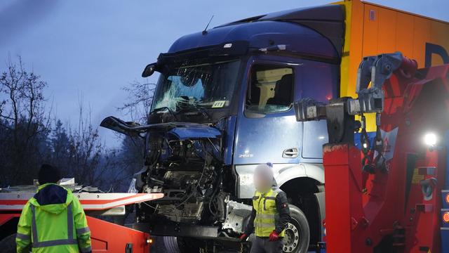 Unfälle: Drei Tote und elf Verletzte bei Unfallserie auf der A44