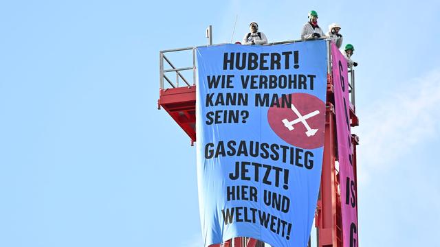 Polizei ermittelt: Durchsuchung nach Protest auf Bohrturm in Reichling