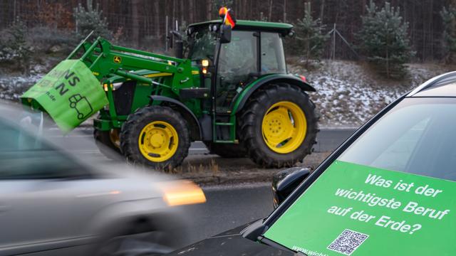 Protest: Bauern blockieren Berliner Ring – Staus erwartet
