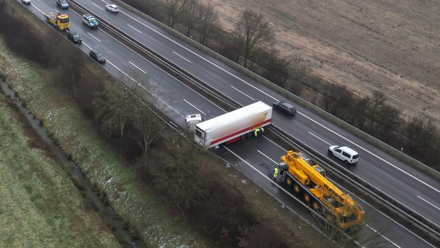 Eisregen: Mehr als 40 Glätteunfälle im Kreis Leer – Autobahn gesperrt