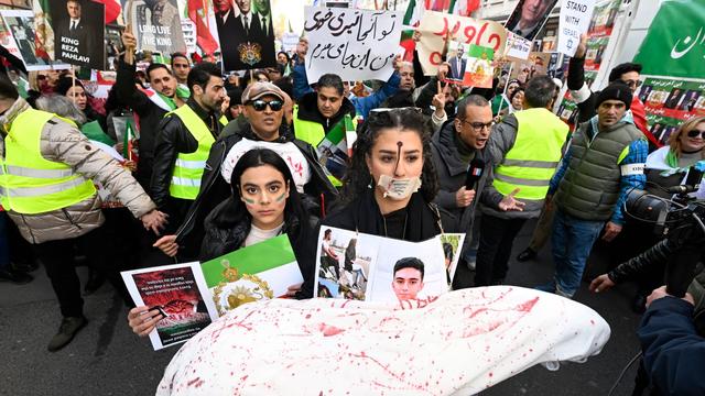 Verkehrseinschränkungen: Tausende Menschen bei Iran-Demo in Düsseldorf