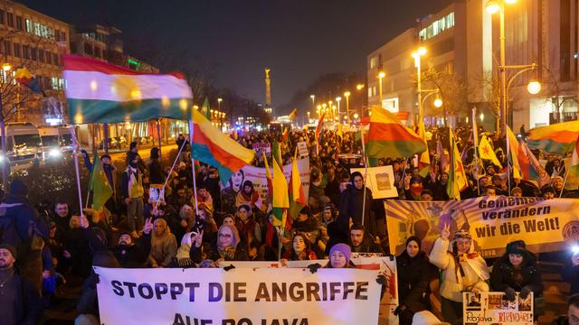 Demonstrationen: Mehrere tausend Kurden demonstrieren in Berlin