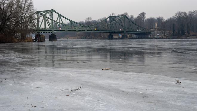 Winter: Minusgrade täuschen – Polizei rät dringend von Eisflächen ab ...