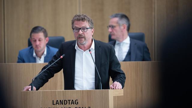 Versorgung im kalten Winter: Grüne: Bund lässt Gasspeicher leer laufen