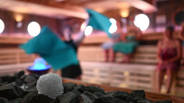 Voyeurismus: Initiative: Sauna-Spanner sollen bestraft werden