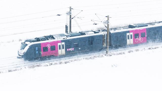 Schneefälle: Winterwetter schränkt Busse und Bahnen ein