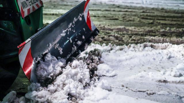 Verkehr: Wintereinbruch legt Verkehr lahm: Wo es besonders heftig war
