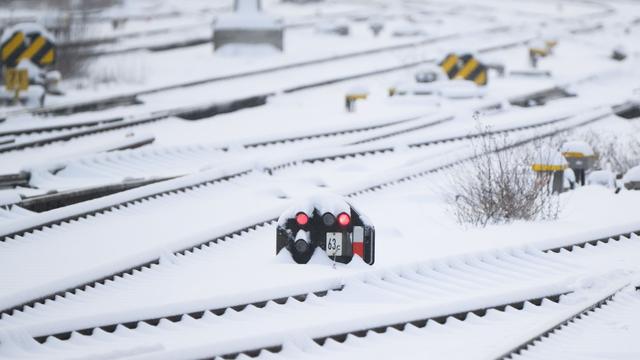 Wetter: Winterwetter legt Bahnverkehr in Niedersachsen teils lahm