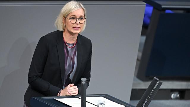 Fußball und Politik: WM-Boykott? Bundesregierung will sich nicht einmischen