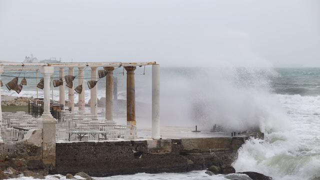 Wintersturm in Urlaubsregion: Atlantikstürme über Iberischer Halbinsel - Eine Tote