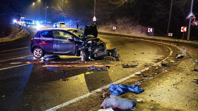 Unfall: Autos stoßen frontal zusammen - mehrere Schwerverletzte