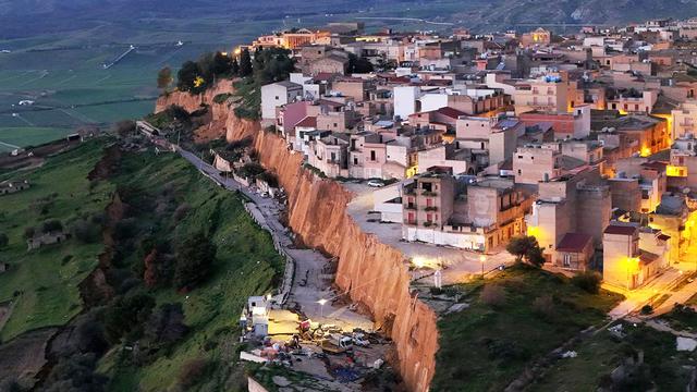 Unwetter: Erdrutsch bedroht sizilianische Stadt - 1.500 evakuiert