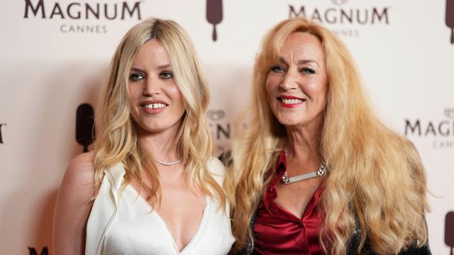 Leute: Familie von Mick Jagger: Tochter und Ex-Frau bei Modewoche