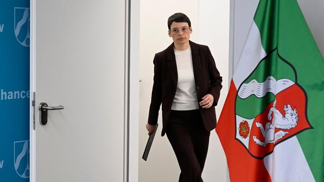 Landesregierung: Fluchtministerin Paul zu Rücktritt: muss Ruhe zurückkehren