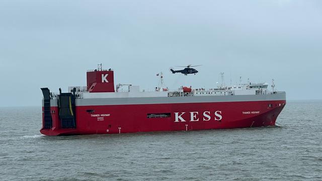 Notfall auf See: Feuer an Bord: manövrierunfähiger Frachter wieder im Hafen