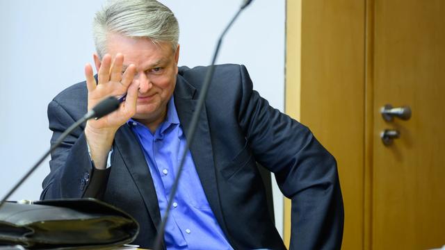 Vor Gericht: Hitlergruß auf Plakat? Prozessbeginn gegen AfD-Abgeordneten