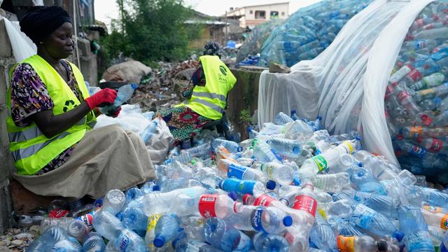 Produktion mit Folgen: Modellrechnung: Plastik wird immer mehr Lebensjahre kosten