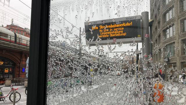 Wetter und Verkehr: Nach Eisregen: Viele Tram-Linien in Berlin wieder in Betrieb