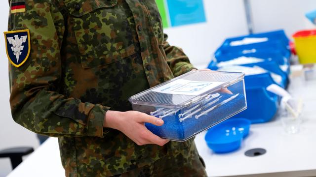 Pandemie: Soldat verweigert Corona-Impfung - bisher straffrei