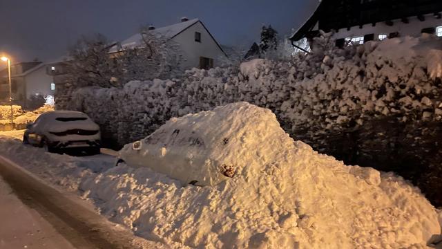 Mögliche Nötigung: Auto mit Schnee zugeschaufelt - Wer hat’s getan?