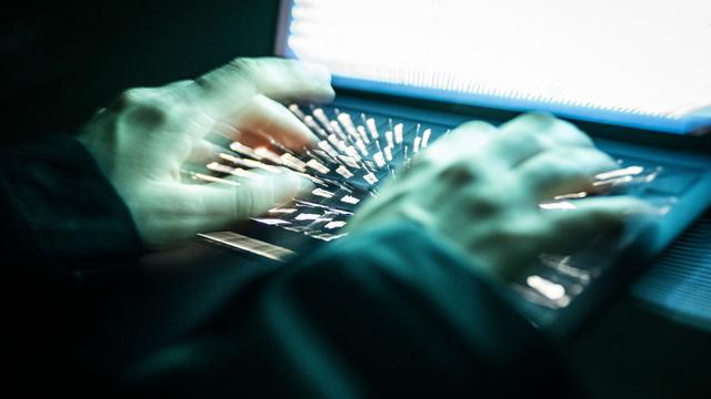 Kriminalität: Konto abgeräumt - Bande erbeutet mehr als 100.000 Euro