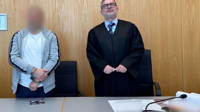 War er gegen die Hochzeit?: Verlobter überlebt Attacke vor Dönerladen: Vater vor Gericht