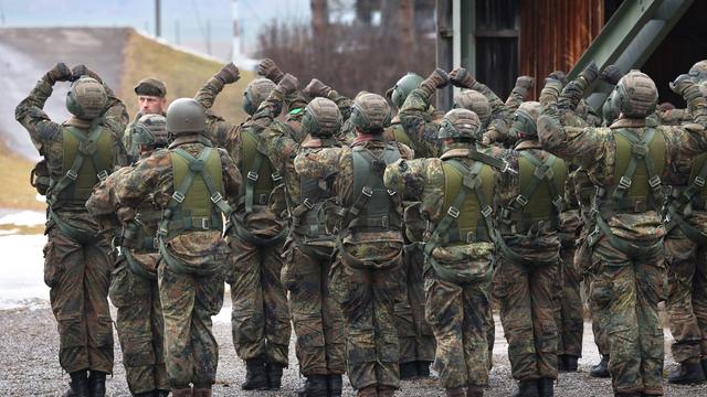 Bundeswehr-Skandal: Fallschirmjäger-Skandal soll bis Ostern aufgearbeitet sein