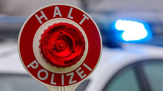 Alkohol am Steuer: Polizei stoppt betrunkenen Busfahrer