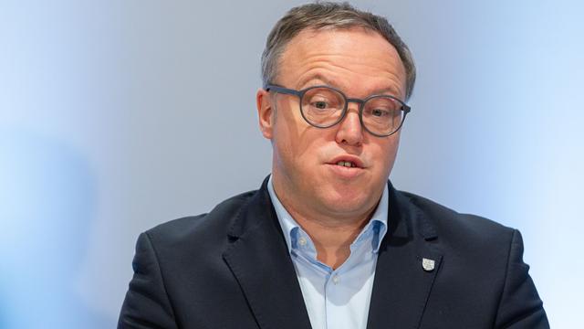 Vorwürfe gegen Regierungschef: MP gegen Uni: Warum Mario Voigt um seinen Doktortitel kämpft