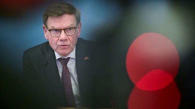 Bundesregierung: Bundesregierung greift viralen Pinguin von Werner Herzog auf