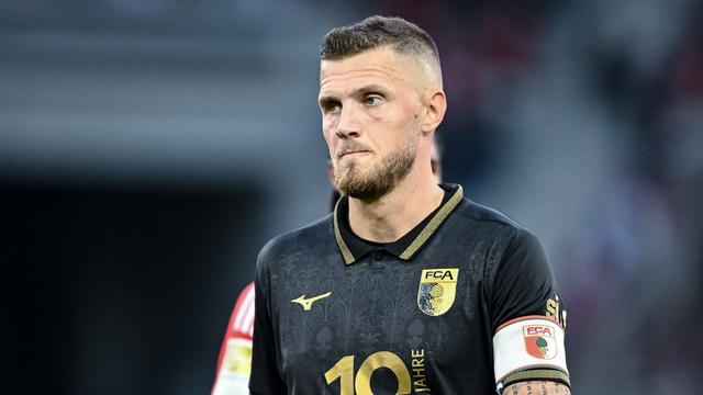 Fußball-Bundesliga: FC Augsburg setzt bis 2027 auf Kapitän Gouweleeuw
