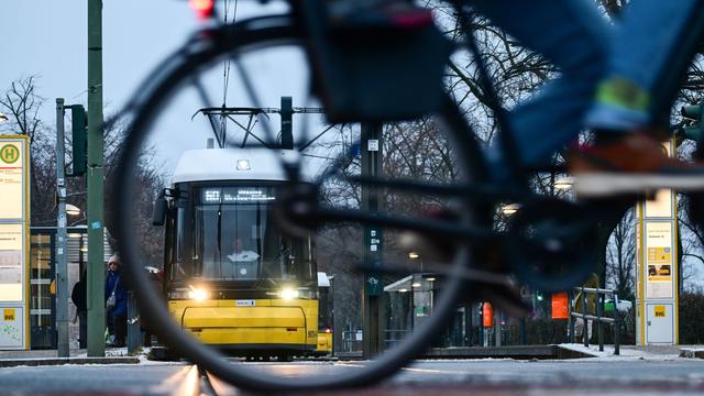 Tarifrunde bei der BVG: Eisgefahr: BVG lässt Trams am Montag ohne Passagiere fahren