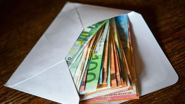 Trickbetrüger: Falsche Polizisten nehmen Rentnerin mehr als 100.000 Euro ab