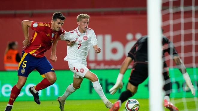 Fußball-Bundesliga: Der dänische Nationalspieler Albert Grönbaek wechselt zum Hamburger SV in die Bundesliga. (Archivbild)
