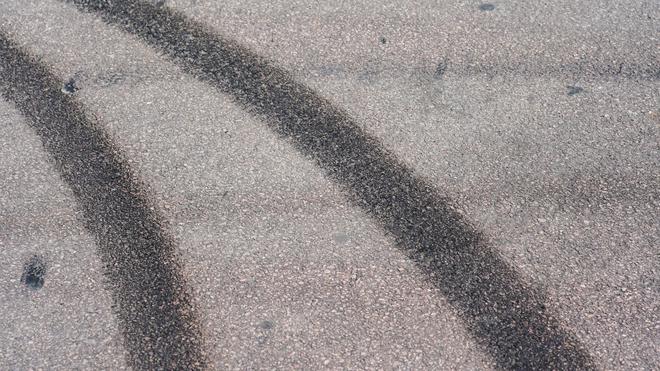  Beim sogenannten Burnout entsteht Lärm und Rauch. (Symbolbild)